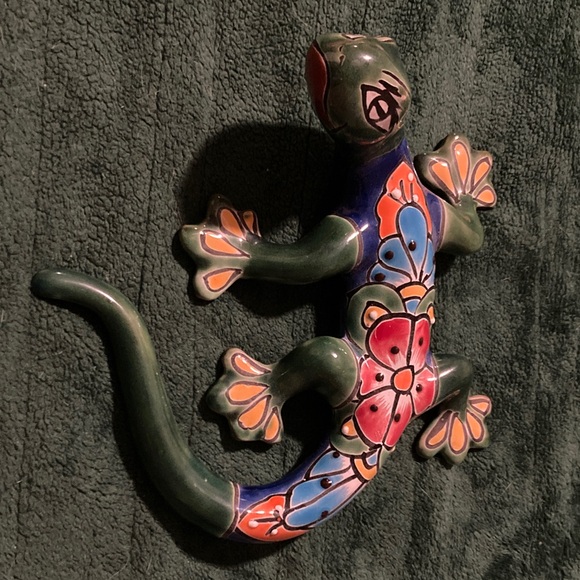 Vibrant Ceramic Gecko Reptile Decor - Picture 1 of 6